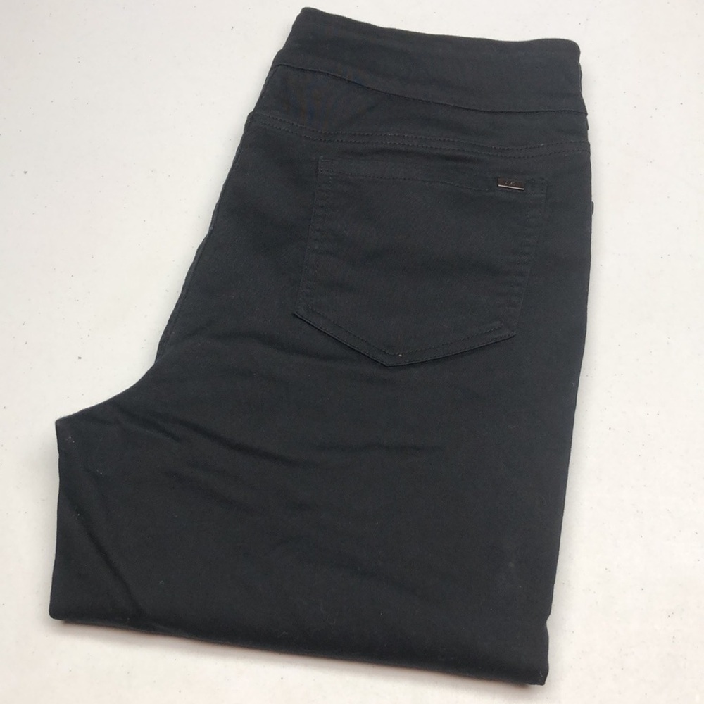 LIKE NEW UP! BLACK HIGH-RISE STRAIGHT LEG JEANS 8/29x30 ⭐️